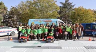 Kırşehir'de jandarma ilkokul öğrencilerine trafik eğitimi verdi
