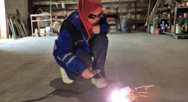 Kocasından öğrendiği kaynakçılıkta usta öğretici oldu