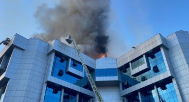 Konya Karatay Belediyesi binasında yangın çıktı