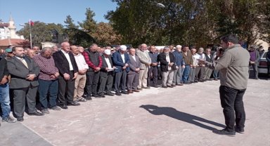 Konya ve çevre illerde Filistin'de hayatını kaybedenler için gıyabi cenaze namazı kılındı