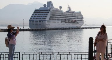 Kruvaziyer "Sirena" Alanya Limanı'na demirledi