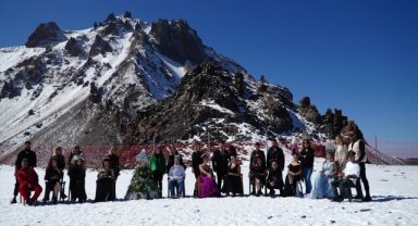 Kuaförler ve güzellik uzmanları "Erciyes'in zirvesinde" hünerlerini sergiledi