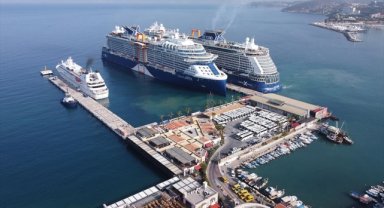 Kuşadası'nda kruvaziyer hareketliliği sonbaharda da sürüyor