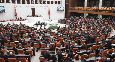 Meclis'te, emeklilere 5 bin lira ödenmesine ilişkin düzenlemeyi de içeren teklifin görüşmelerine devam edilecek