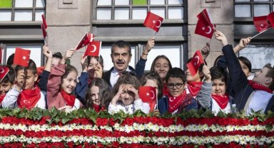 Milli Eğitim Bakanı Tekin, öğrencilerle Birinci Meclis'i ziyaret etti