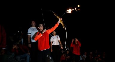 Milli okçu Mete Gazoz, Yanartaş'ta "Türkiye Yüzyılı"nın ateşini yaktı