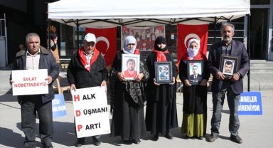 Muşlu aileler çocuklarına kavuşma ümidiyle HDP önündeki eylemini sürdürdü