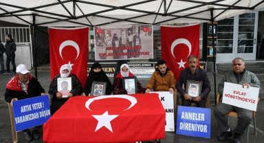 Muşlu aileler çocuklarına kavuşma ümidiyle HDP önündeki eylemlerini sürdürdü