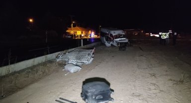 Nevşehir'de minibüs ile otomobilin çarpıştığı kazada 14 kişi yaralandı