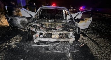 Nevşehir'de yabancı turistin kullandığı otomobil seyir halindeyken alev aldı