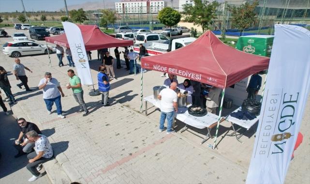 Niğde'de üniversite öğrencileri ve ailelerine çorba ikramı yapıldı