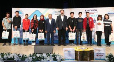 Öğrencilere ücretsiz kaynak kitap dağıtıldı