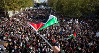 Paris'te toplanan göstericiler, İsrail-Filistin çatışmasının son bulmasını istedi