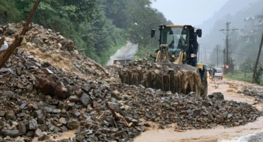 Rize'de şiddetli yağış etkili oluyor