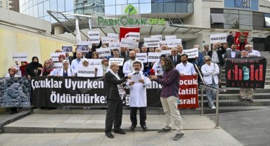 Sağlık çalışanları İsrail'in saldırılarına tepkisiz kaldığı gerekçesiyle DSÖ'yü protesto etti