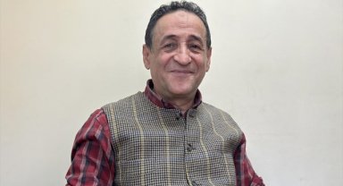 Şair Mürsel Sönmez: "Pakdil'in metinleri 'sert kabuklu Anadolu cevizi'ne benzer"