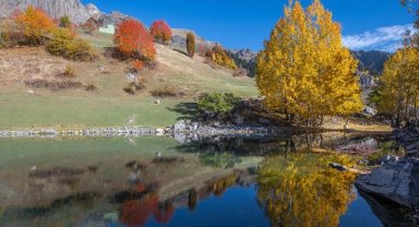 "Sakin şehir" ünvanlı Şavşat, sonbahar renkleriyle doğal fotoğraf stüdyosuna dönüştü