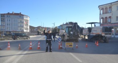 Şarkışla'da altyapı ve asfalt çalışmaları sürüyor
