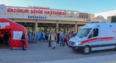 Sismik izolatörlü Erzurum Şehir Hastanesi'nde gerçeği aratmayan deprem tatbikatı