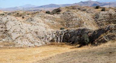 Sivas'ta oluşan obruk ve dolinler tarım arazisine dönüştürüldü