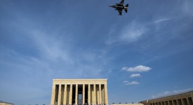 SOLOTÜRK, Anıtkabir'de çevre tanıma uçuşu yaptı