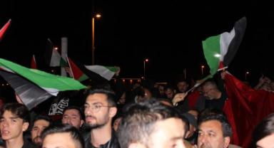 SP Kayseri İl Teşkilatı, İsrail-Filistin savaşına tepki için Cumhuriyet Meydanı’nda toplandı