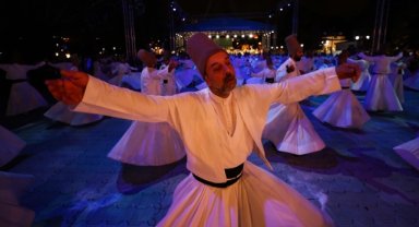 Sultanahmet'te yaklaşık 750 semazen sema gösterisi sundu