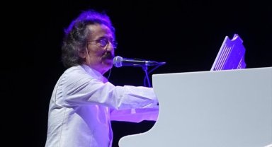 Timur Selçuk, "Babamın Şarkıları" gösterisiyle 6 ve 9 Kasım'da AKM'de yad edilecek