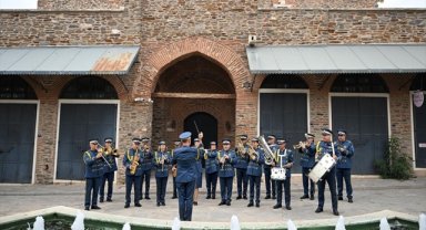 Tire'nin tarihi bandosu marşlarıyla Cumhuriyet coşkusunu 100 yıldır yaşatıyor