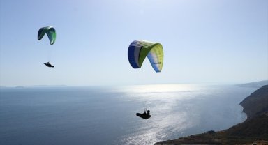 Uçmakdere pisti sonbaharda da yamaç paraşütü tutkunlarını çekiyor