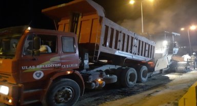 Ulaş'ta sıcak asfalt çalışmaları sürüyor 