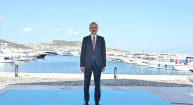 Ulaştırma ve Altyapı Bakanı Uraloğlu, Yeni Foça Yat Limanı'nı hizmete açtı
