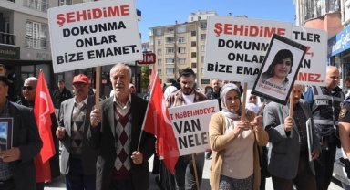Vanlı aileler çocuklarına kavuşmak için HDP İl Başkanlığı önündeki eylemlerini sürdürdü