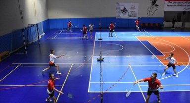 Yetenek taramasında keşfedilerek milli takımlara alınan Eskişehirli badmintoncular sıkı çalışıyor