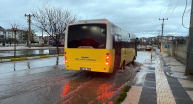 Aksaray'da kuvvetli rüzgar ve sağanak yaşamı olumsuz etkiledi