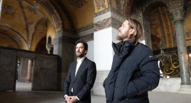 Aktör Travis Fimmel, Bakan Yardımcısı Batuhan Mumcu ile Ayasofya'yı gezdi