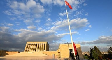 Anıtkabir'e özel bayrak değişim töreni