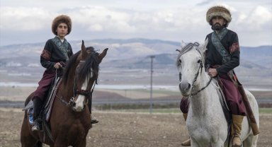 Baba ve oğlu, dede mirası atlı okçulukta "en iyi" olmak için çalışıyor