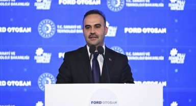 Bakan Kacır: Pek çok otomobil markasıyla Türkiye'de yatırım için görüşme halindeyiz
