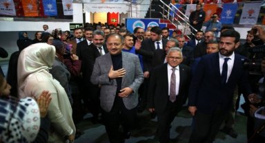 Bakan Özhaseki Kayseri'de temayül yoklamasında konuştu