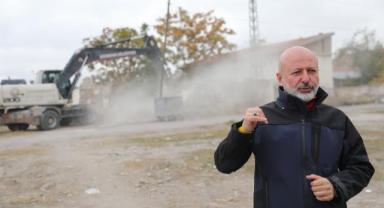 Başkan Çolakbayrakdar: Gecekondu evleri yıkarak şehrimize modern ulaşım yolu kazandırıyoruz