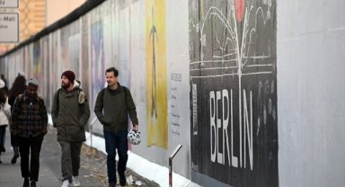 "Berlin Duvarı"nın yıkılışının üzerinden 34 yıl geçti
