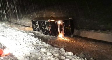 Bingöl'de 2 yolcu otobüsü devrildi, 22 kişi yaralandı