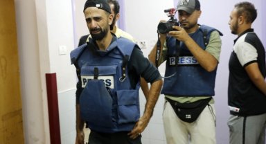 BM, 4 çocuğunu ve 3 kardeşini kaybeden AA kameramanına başsağlığı diledi