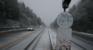 Bolu'da kar yağışı etkili oluyor