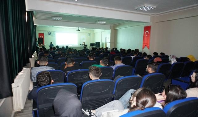 Bozkır'da üniversite öğrencilerine bağımlılıkla mücadele eğitimi verildi