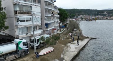 Bursa'nın sahil bandında hafta sonu etkili olan fırtınanın izleri siliniyor