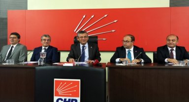 CHP Genel Başkanı Özel, partisinin Tokat'tan gelen yöneticileriyle görüştü