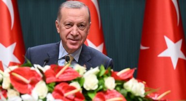 Cumhurbaşkanı Erdoğan'dan A Milli Futbol Takımı'na tebrik telefonu