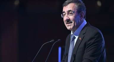 Cumhurbaşkanı Yardımcısı Yılmaz'dan Öğretmenler Günü paylaşımı